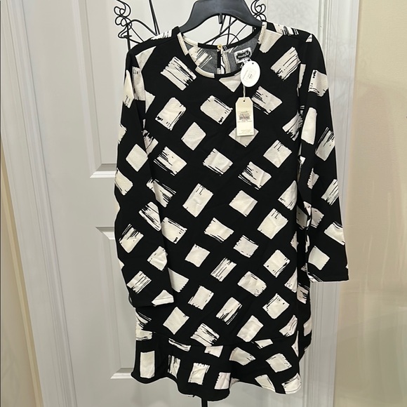 Mud Pie Dresses & Skirts - Mud Pie Long Sleeve Black and White Dress